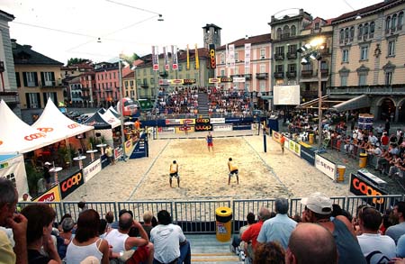 Locarno_Piazza_Grande_Court_0340